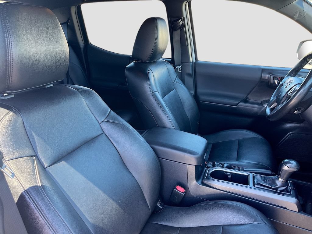 Used 2020 Toyota Tacoma TRD Off-Road w/ Technology Package AWD/4WD image 25