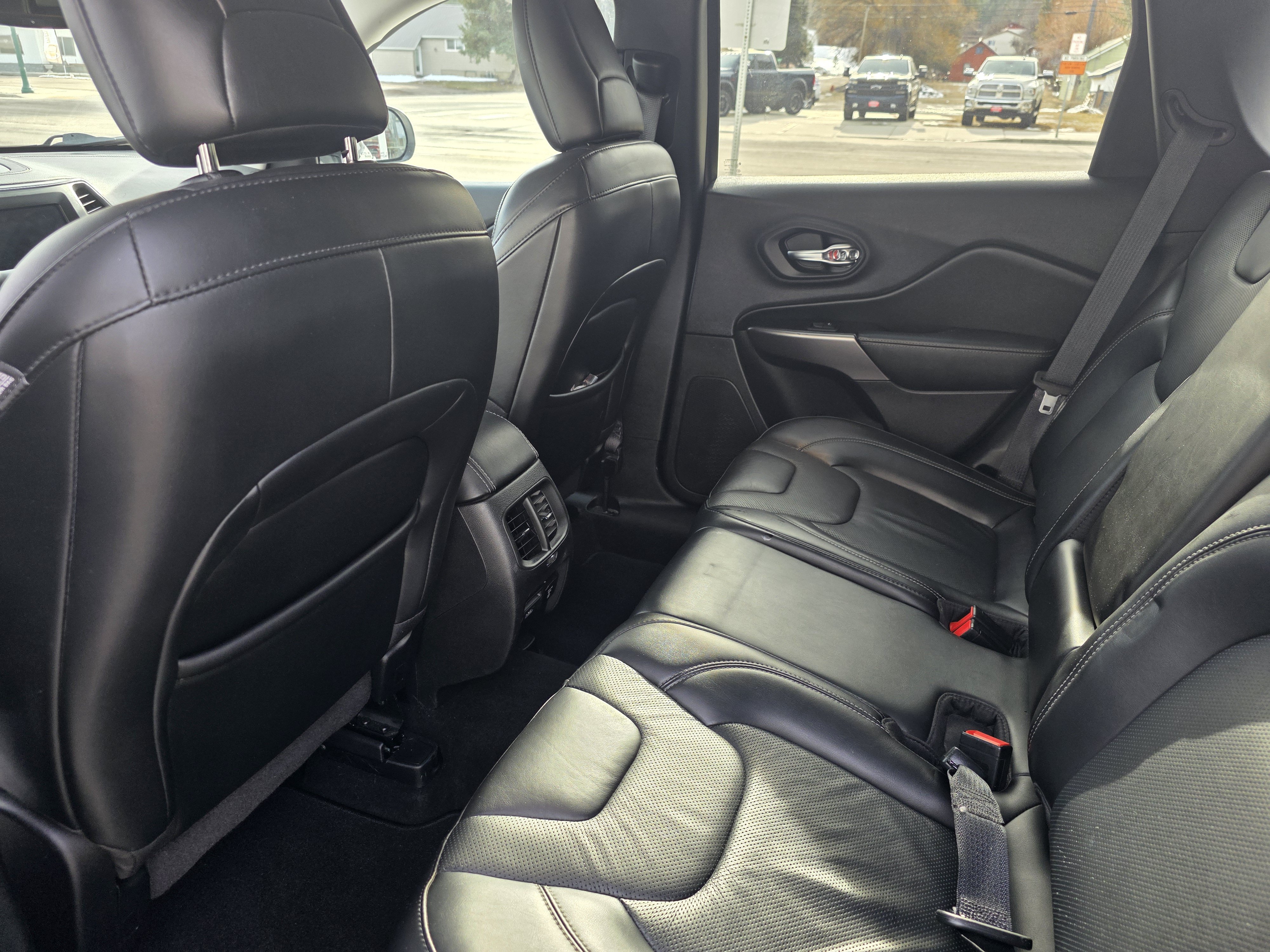 Used 2020 Jeep Cherokee Latitude Lux w/ Comfort/Convenience Group AWD/4WD image 16