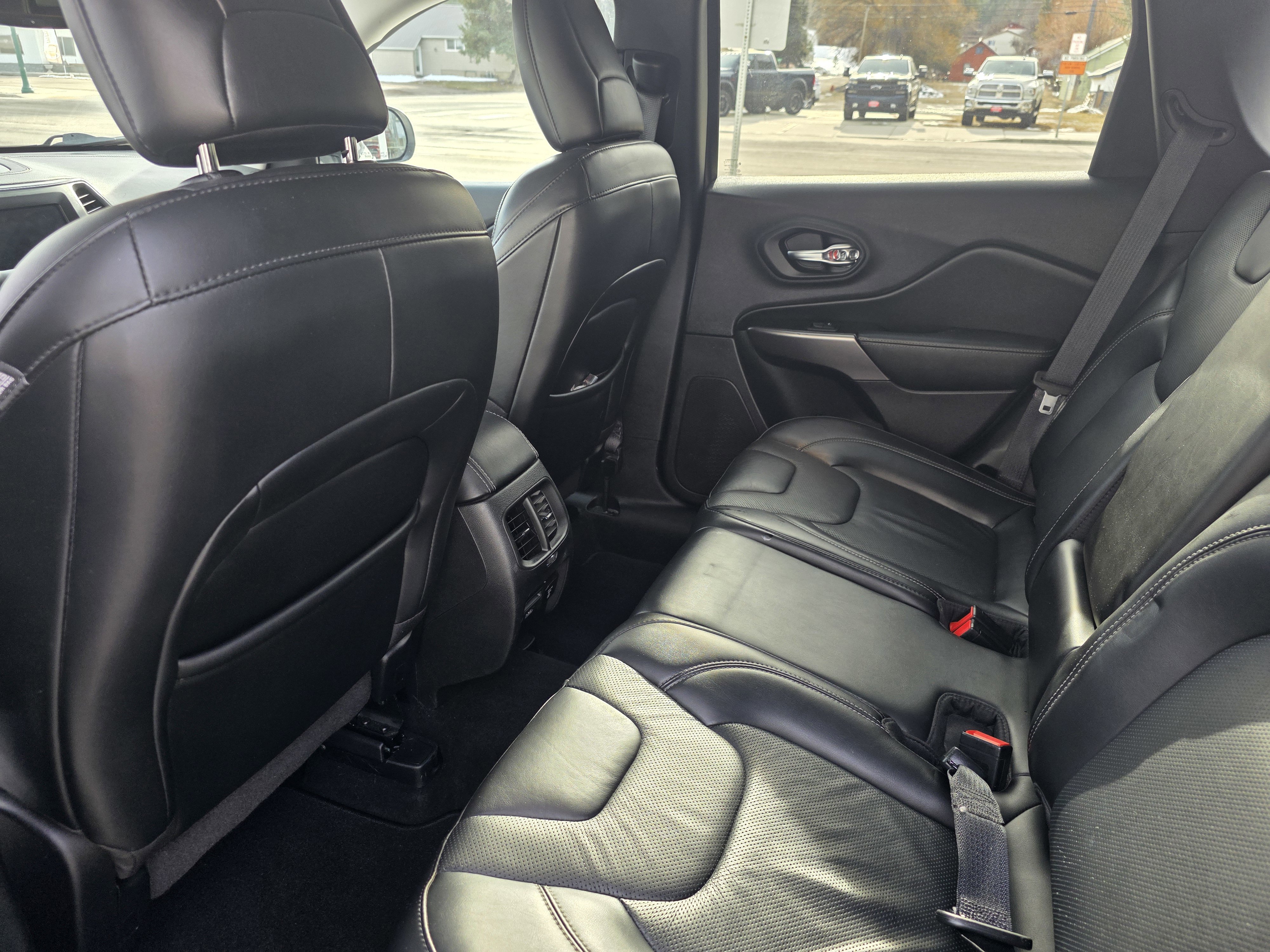 Used 2020 Jeep Cherokee Latitude Lux w/ Comfort/Convenience Group image 16