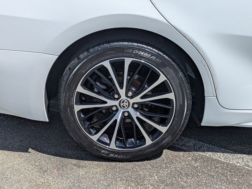 Used 2020 Toyota Camry SE image 14