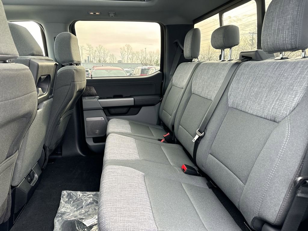 New 2025 Ford F250 XLT w/ Black Appearance Package image 24