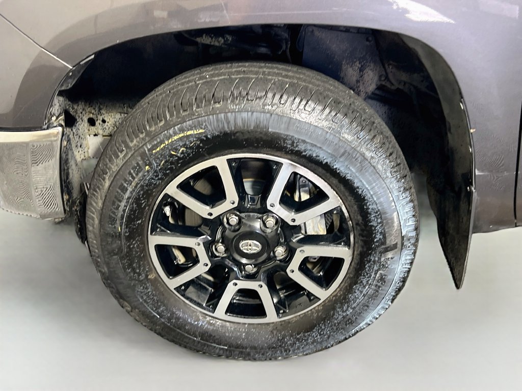 Used 2019 Toyota Tundra Limited w/ Limited Premium Package AWD/4WD image 11