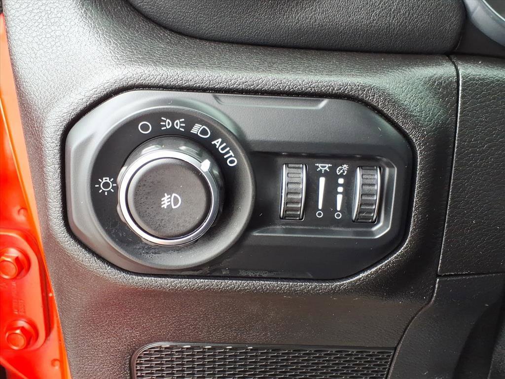 Used 2018 Jeep Wrangler Unlimited Sahara image 14