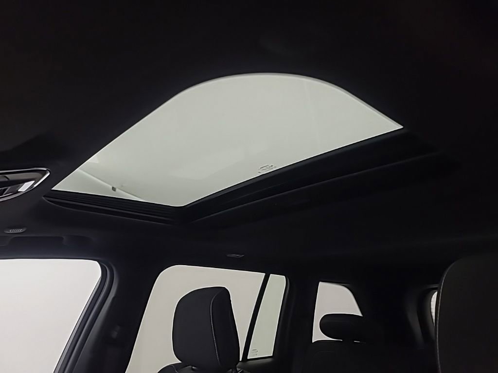 Used 2024 Jeep Grand Cherokee Laredo X image 38