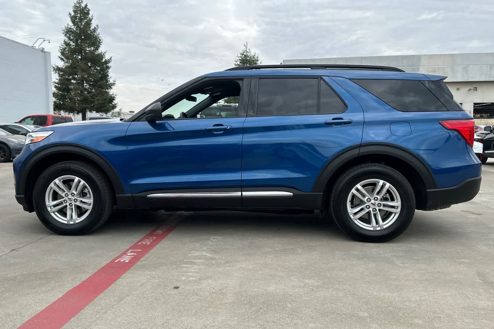 Used 2020 Ford Explorer XLT w/ Equipment Group 202A AWD/4WD image 6