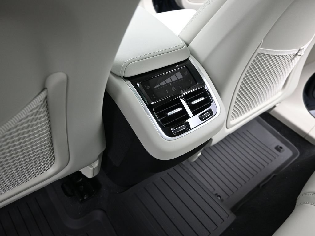 New 2026 Volvo XC60 B5 Ultra w/ Protection Package Premier AWD/4WD image 13