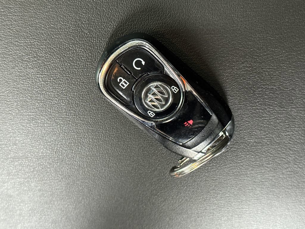 Used 2022 Buick Encore Preferred AWD/4WD image 28