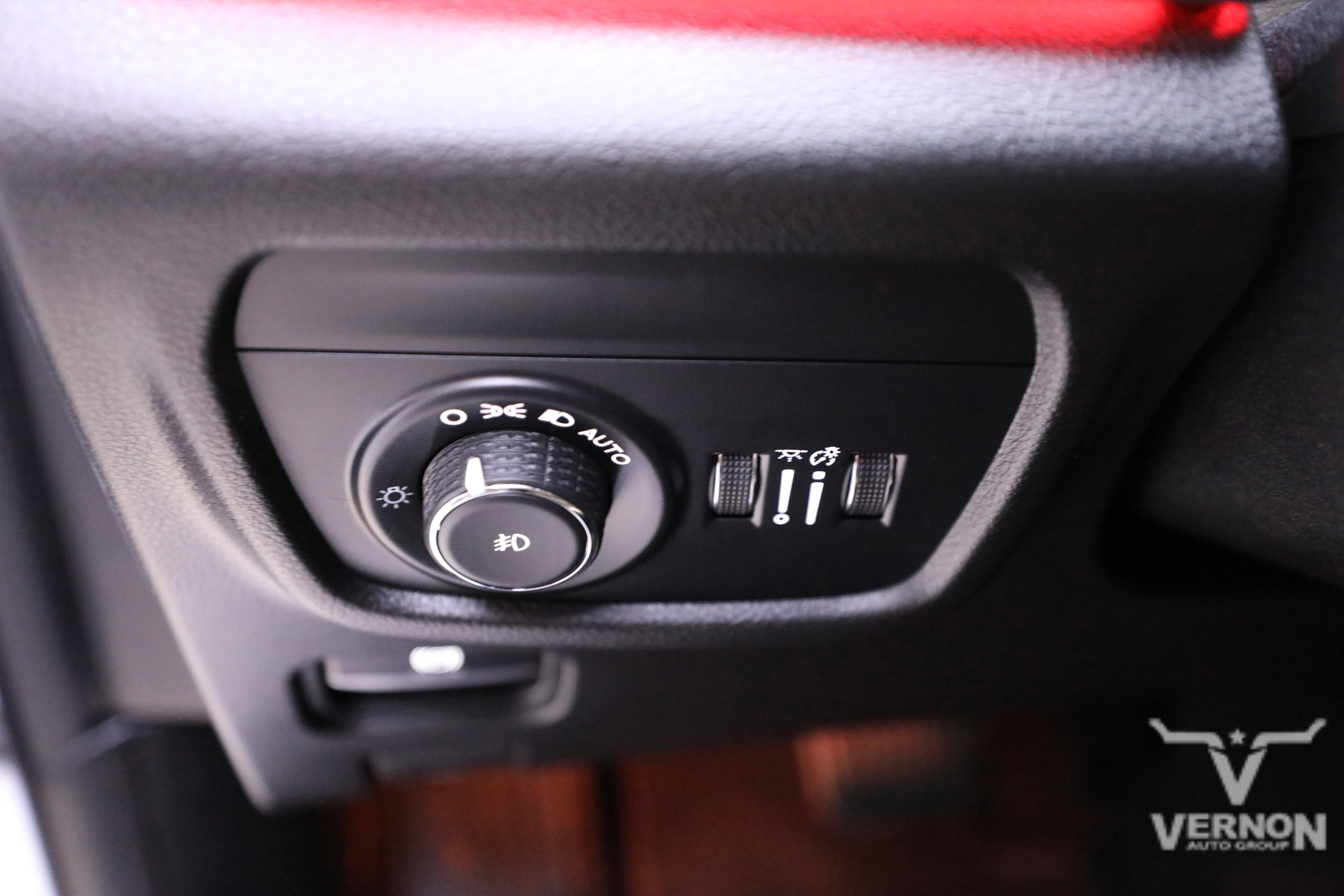 Used 2022 Jeep Grand Cherokee L Summit w/ Luxury Tech Group V image 17