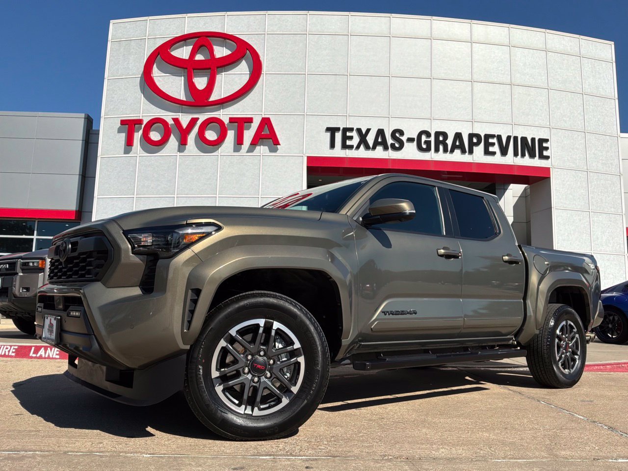 Used 2024 Toyota Tacoma TRD Sport w/ TRD Sport Premium Package RWD image 2