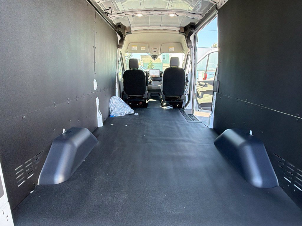 New 2027 Ford Transit 250 148 Medium Roof w/ Load Area Protection Package RWD image 31