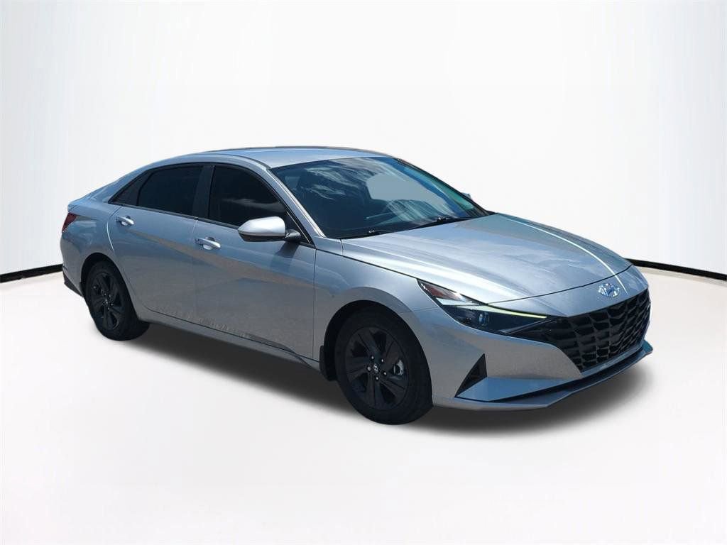 Used 2023 Hyundai Elantra SEL FWD image 2