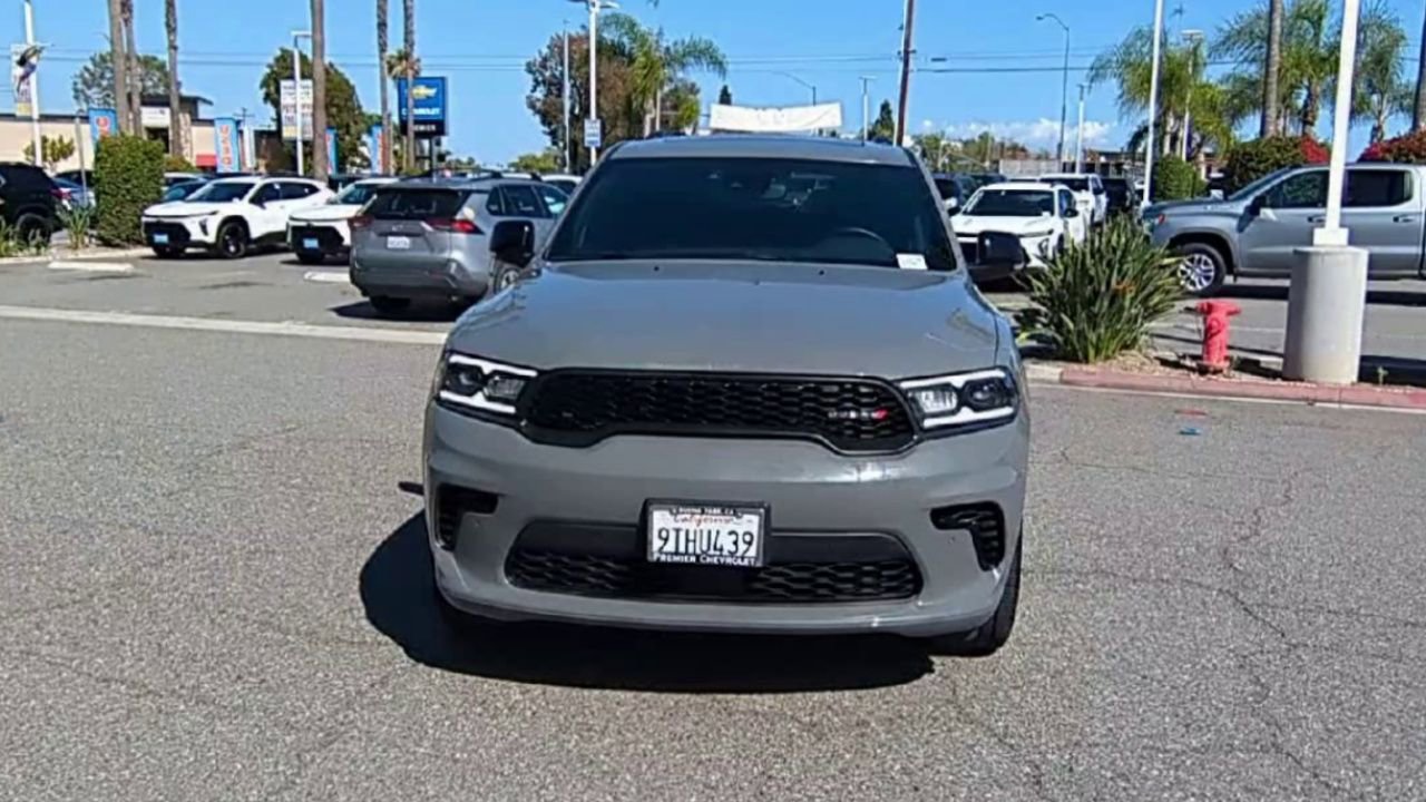 Used 2025 Dodge Durango GT AWD/4WD image 3