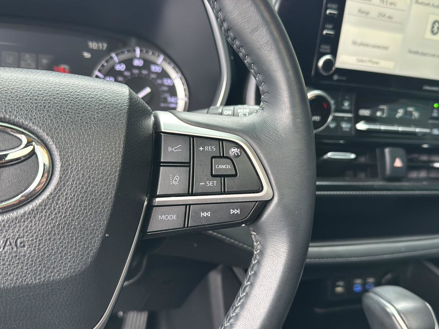 Used 2022 Toyota Highlander XSE image 19