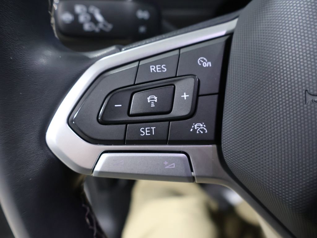 Used 2022 Volkswagen Tiguan SE image 34