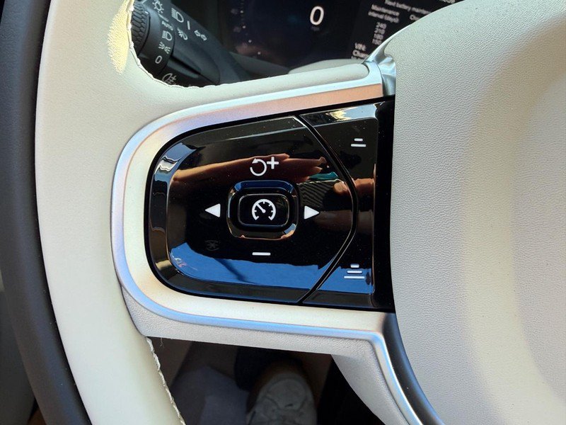 New 2026 Volvo XC90 T8 Ultra w/ Protection Package Premier AWD/4WD image 14