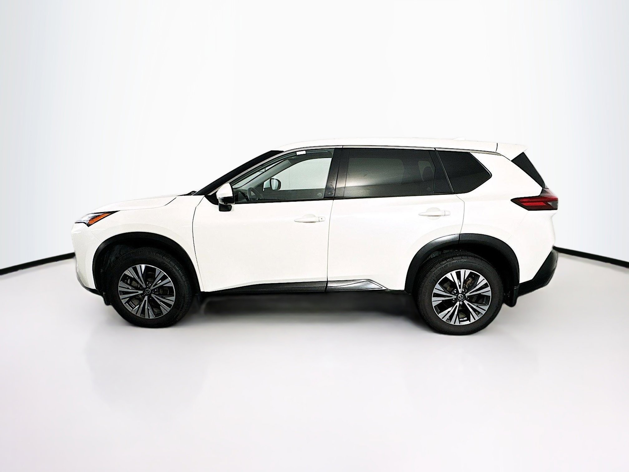 Used 2021 Nissan Rogue SV image 4