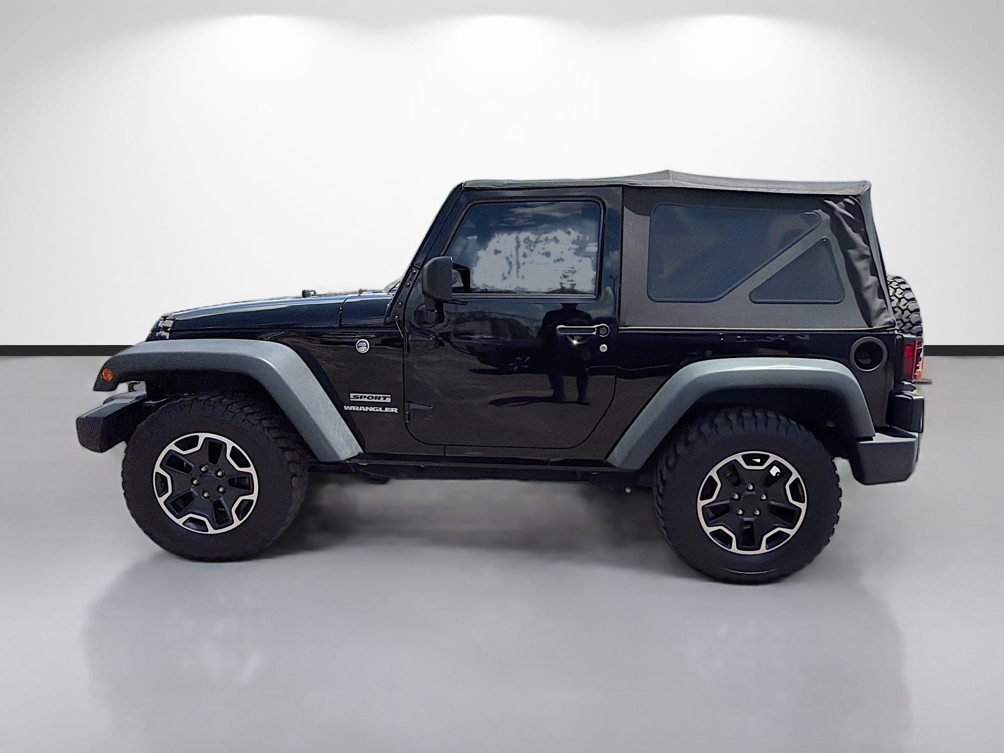 Used 2017 Jeep Wrangler Sport w/ Connectivity Group AWD/4WD image 6