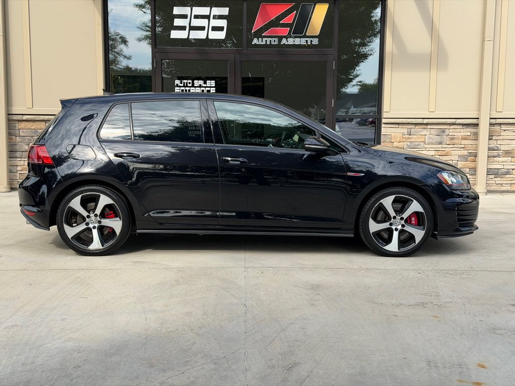 Used 2017 Volkswagen GTI SE FWD image 2