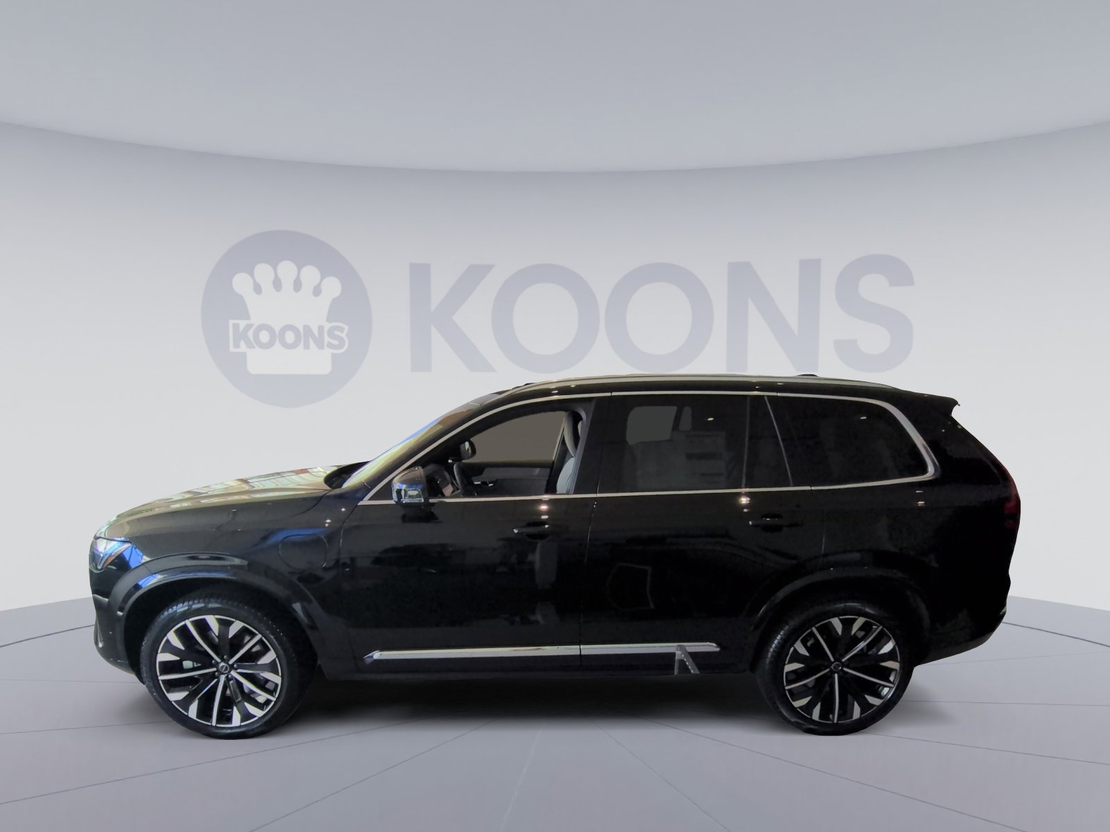 New 2026 Volvo XC90 T8 Plus w/ Protection Package Premier image 2