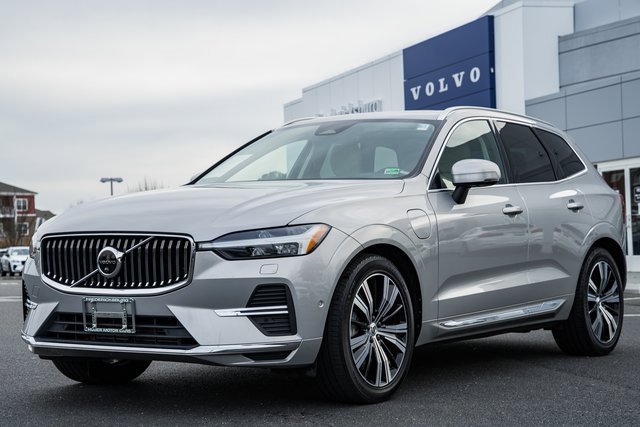 Used 2022 Volvo XC60 T8 Inscription w/ Advanced Package image 3
