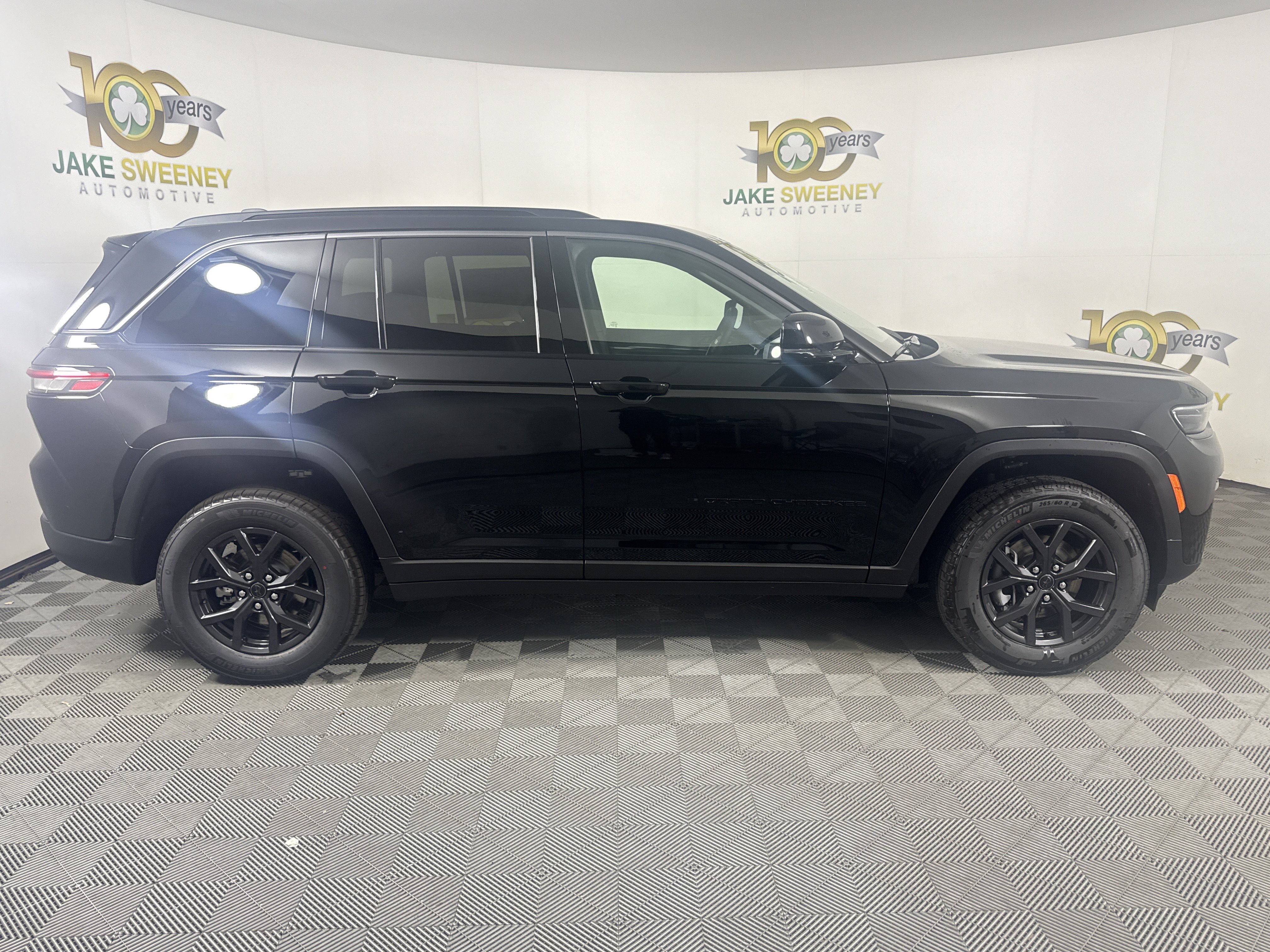 New 2027 Jeep Grand Cherokee 4WD image 11