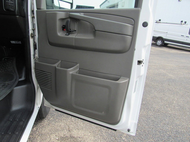 Used 2015 Chevrolet Express 2500 RWD image 12