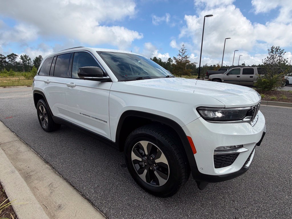 Used 2022 Jeep Grand Cherokee Limited 4xe w/ Luxury Tech Group II AWD/4WD image 19