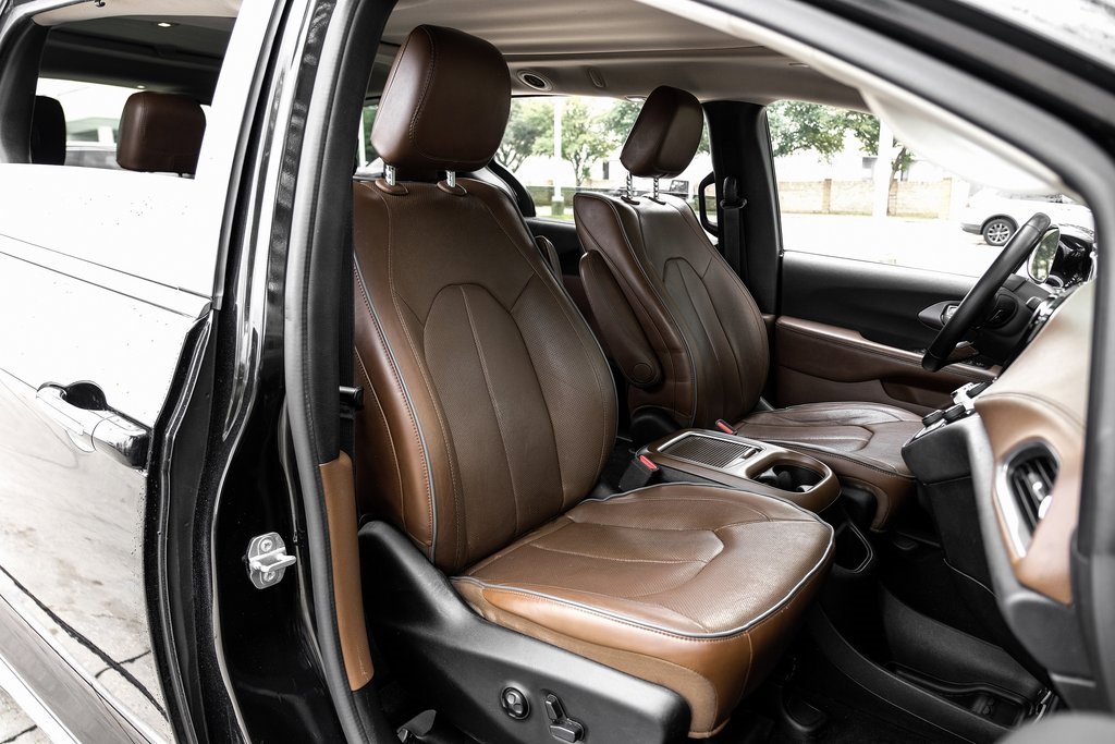 Used 2018 Chrysler Pacifica Limited image 49