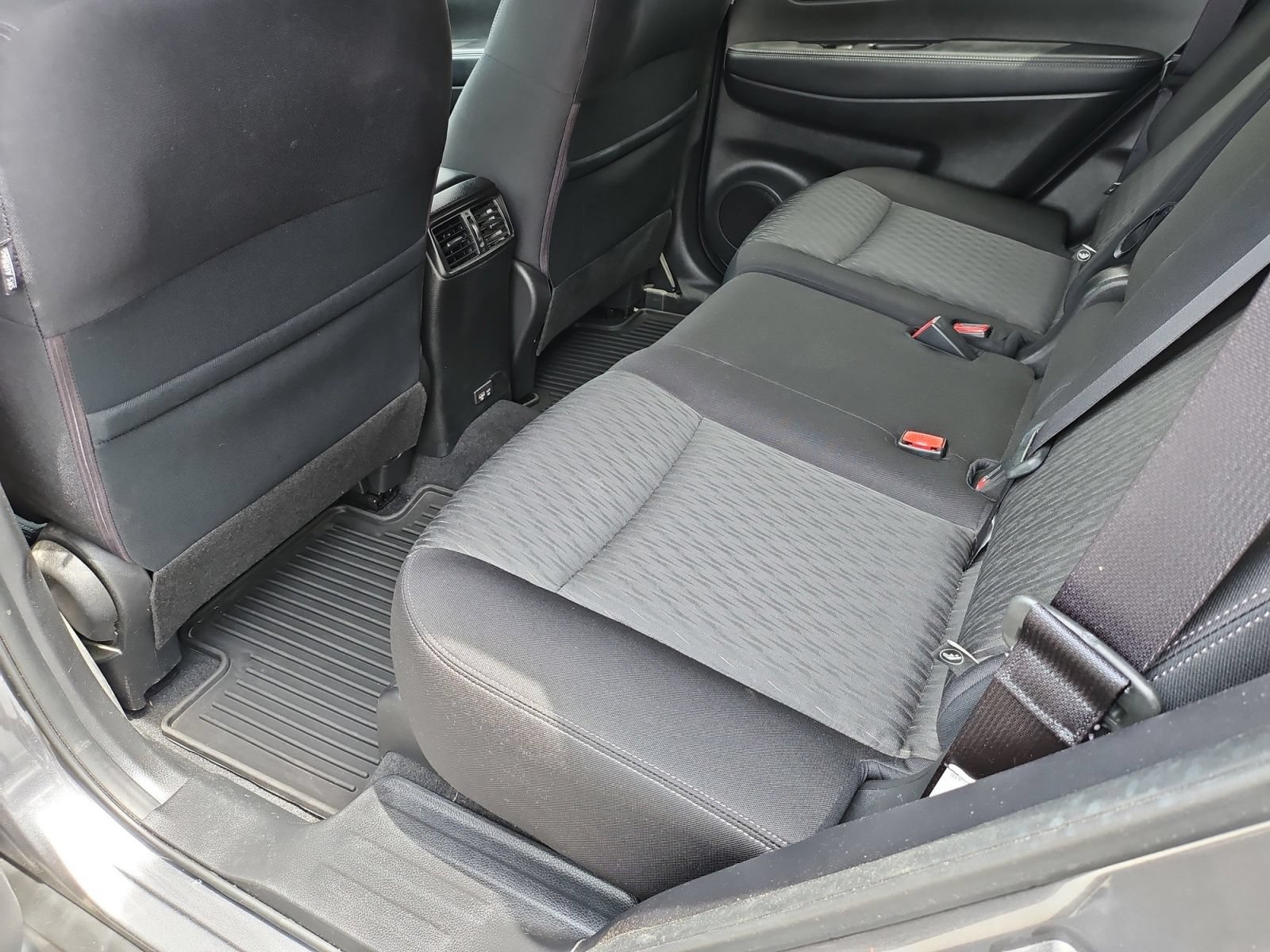 Used 2020 Nissan Rogue S FWD image 32