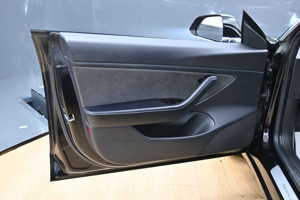 Used 2018 Tesla Model 3 Long Range RWD image 16