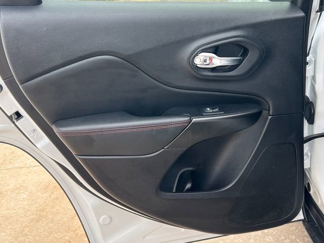 Used 2022 Jeep Cherokee Trailhawk w/ Trailhawk Elite Value Package image 39