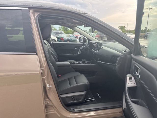 Used 2025 Nissan Rogue SL w/ Tech Package AWD/4WD image 20