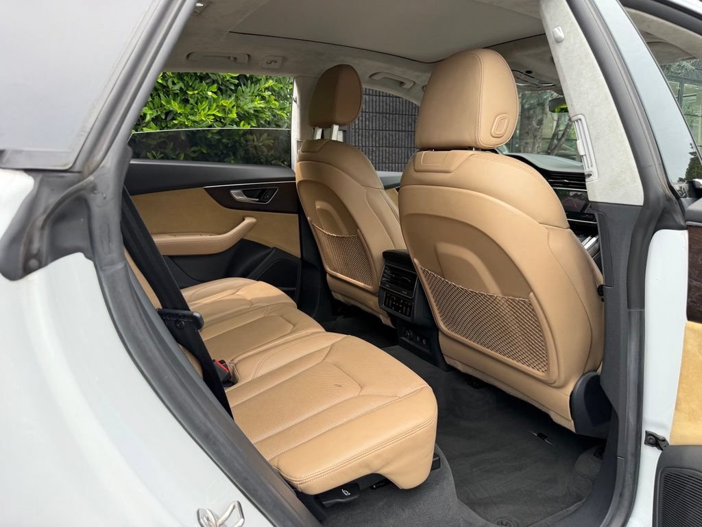 Used 2019 Audi Q8 Prestige w/ Luxury Package AWD/4WD image 39