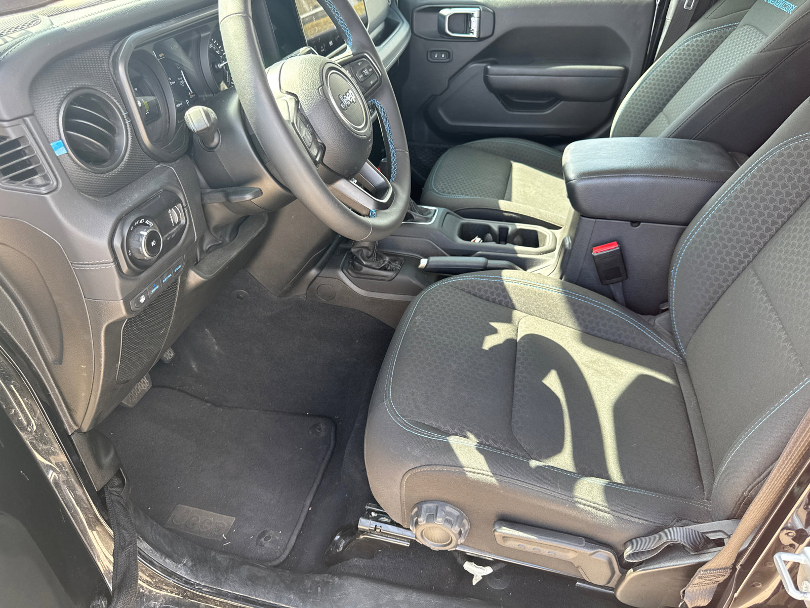 Used 2025 Jeep Wrangler Unlimited Rubicon 4xe w/ Safety Group image 9