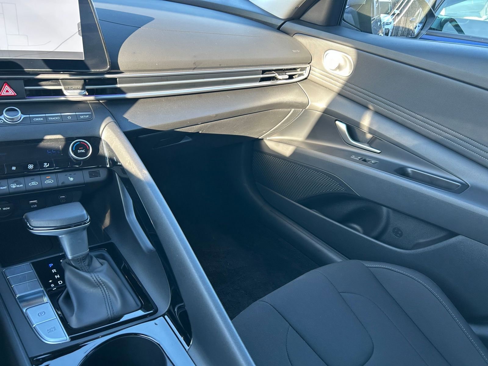 Used 2025 Hyundai Elantra SEL image 30