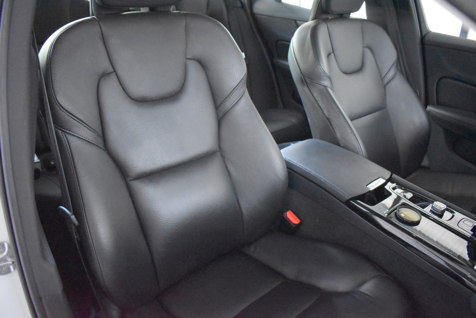 Used 2023 Volvo S60 T8 Plus AWD/4WD image 29