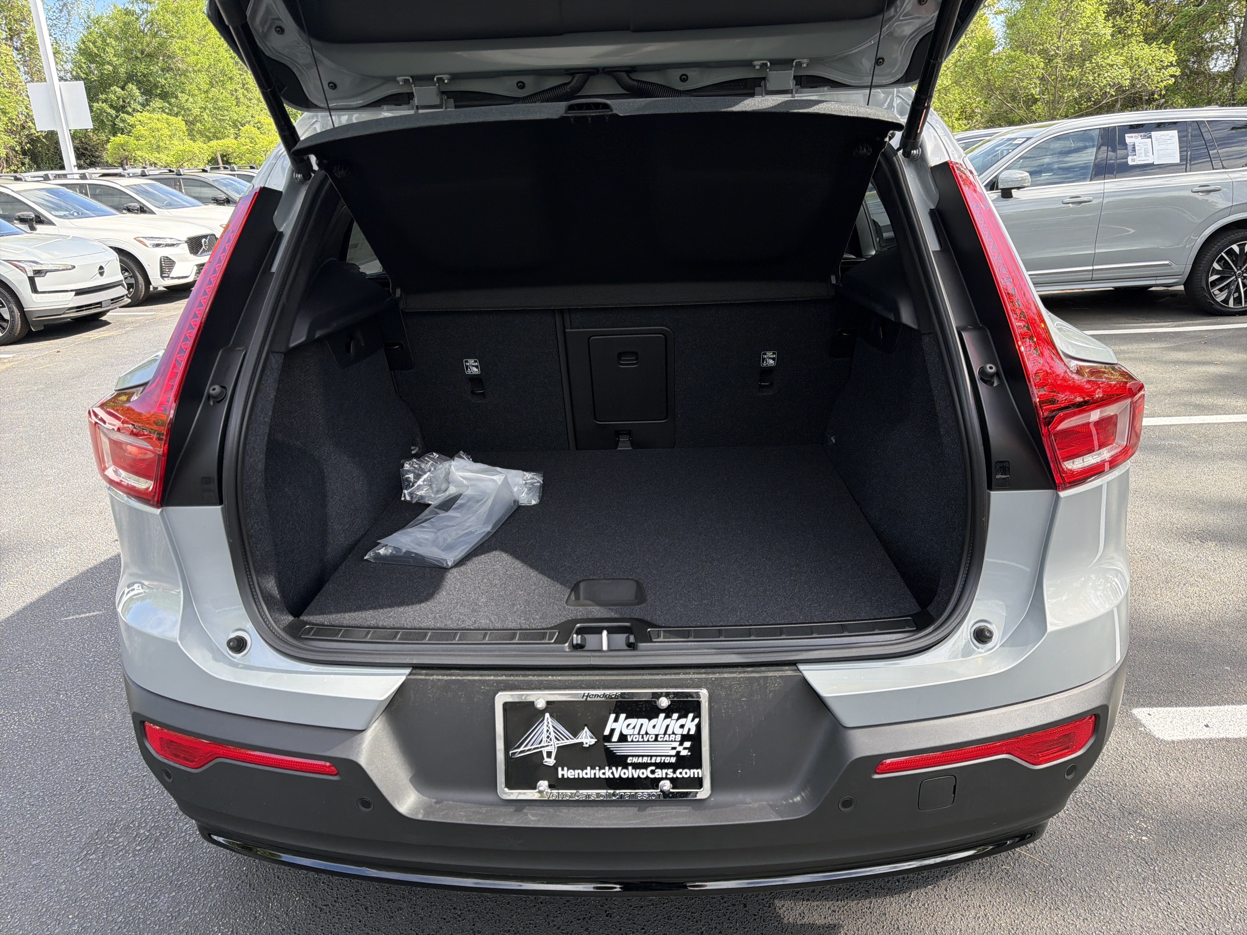 New 2026 Volvo XC40 B4 Core w/ Climate Package FWD image 35