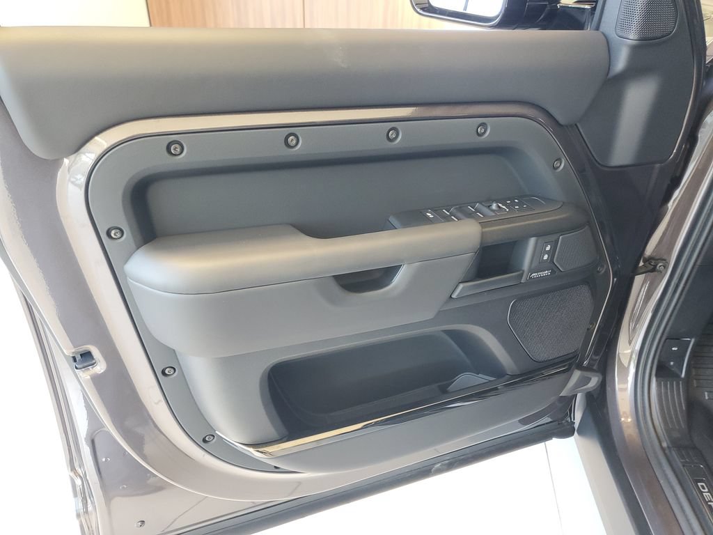 Certified 2025 Land Rover Defender 110 AWD/4WD image 9