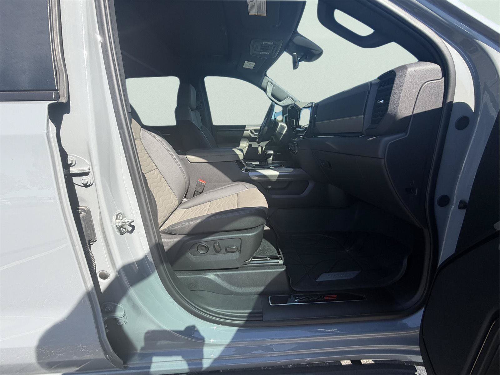 Used 2025 Chevrolet Silverado 1500 ZR2 w/ Technology Package AWD/4WD image 14