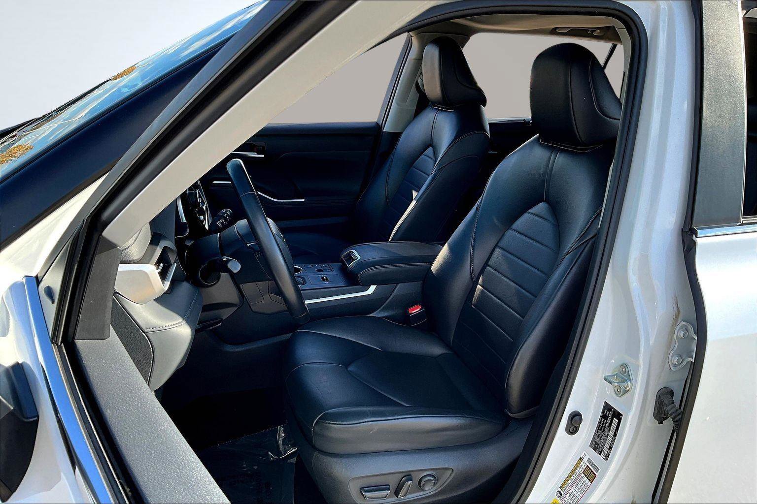 Used 2023 Toyota Highlander XLE image 25