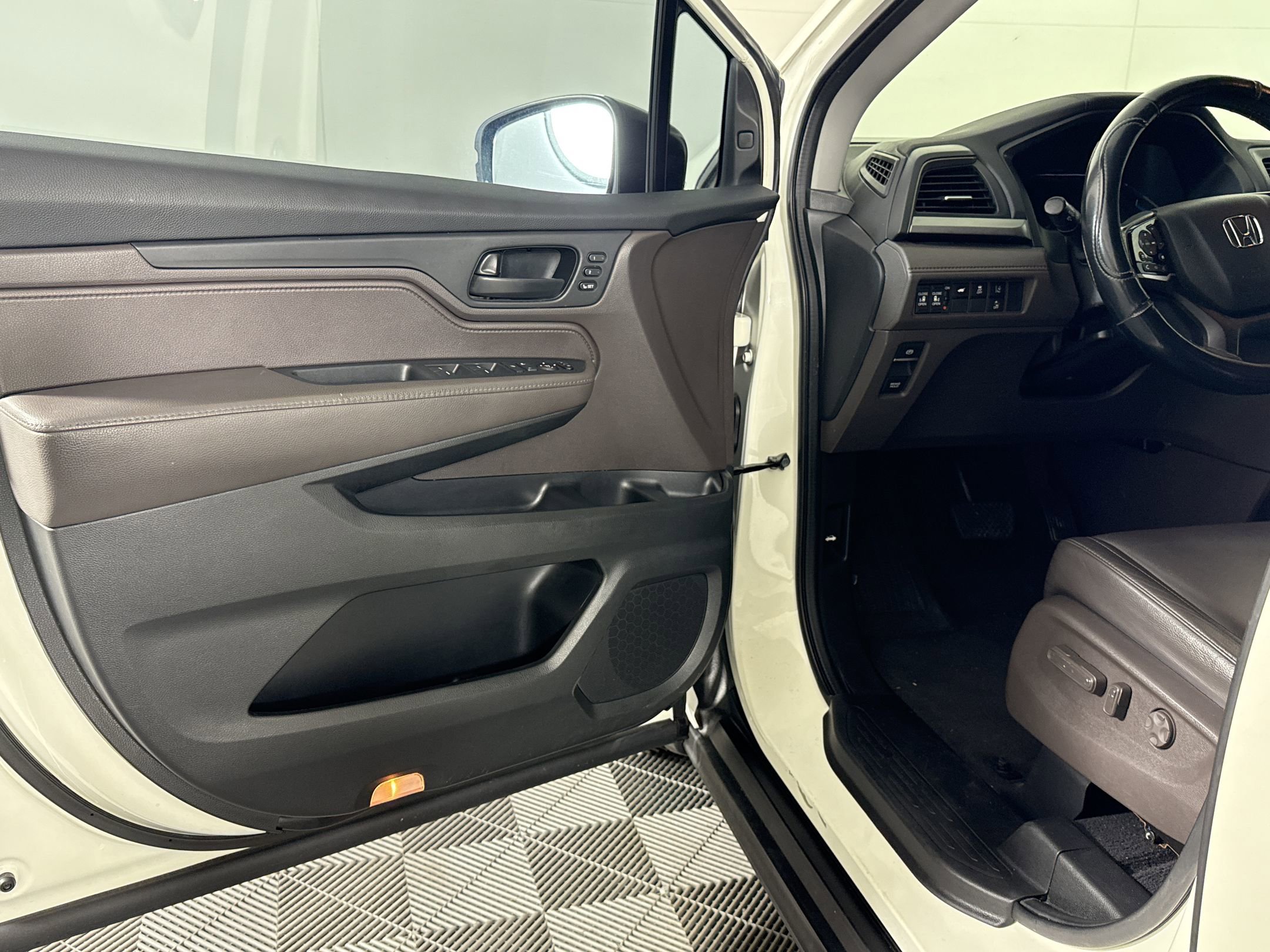 Used 2018 Honda Odyssey EX-L image 19