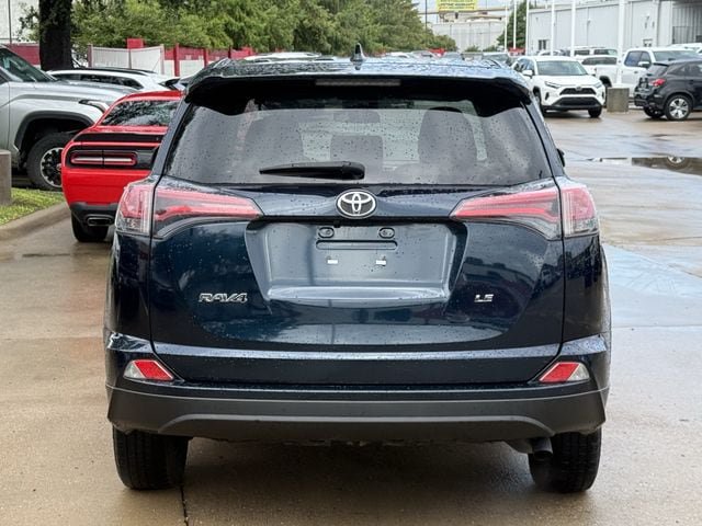 Used 2018 Toyota RAV4 LE FWD image 5