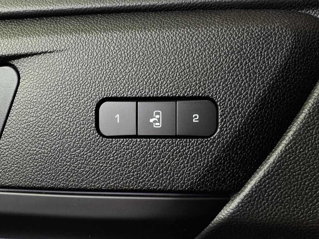 Used 2017 Chevrolet Traverse Premier FWD image 19