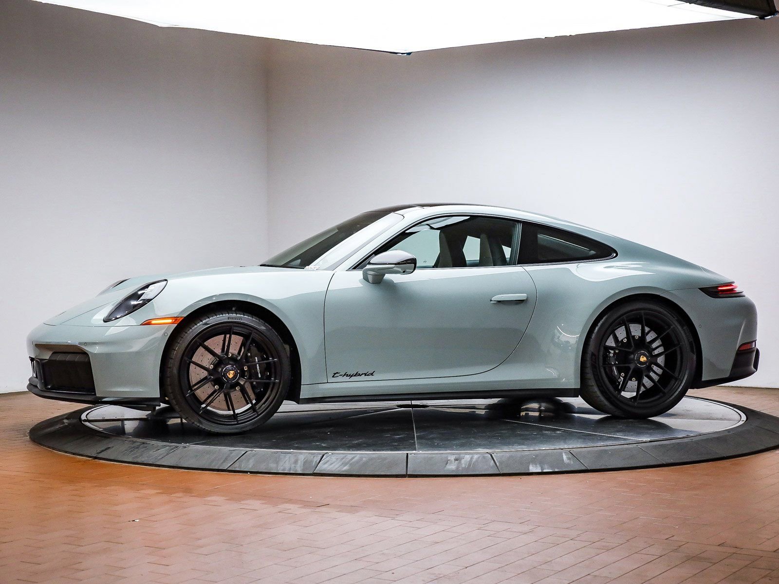 Used 2025 Porsche 911 Carrera 4 GTS image 2