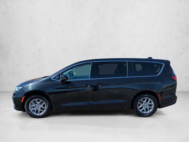 Used 2023 Chrysler Pacifica Touring-L FWD image 9