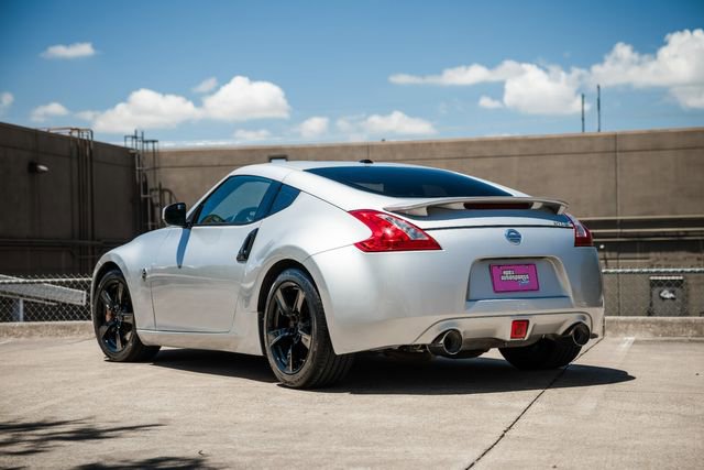 Used 2009 Nissan 370Z Touring w/ Sport Pkg image 3