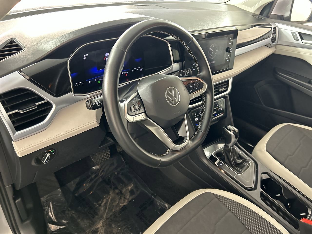 Used 2025 Volkswagen Taos SE image 11