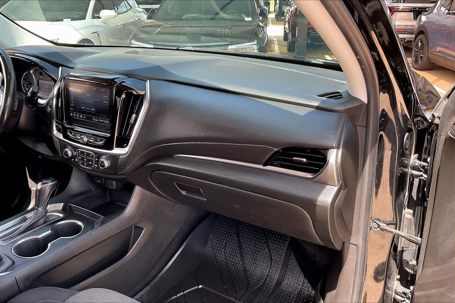 Used 2020 Chevrolet Traverse LT FWD image 18
