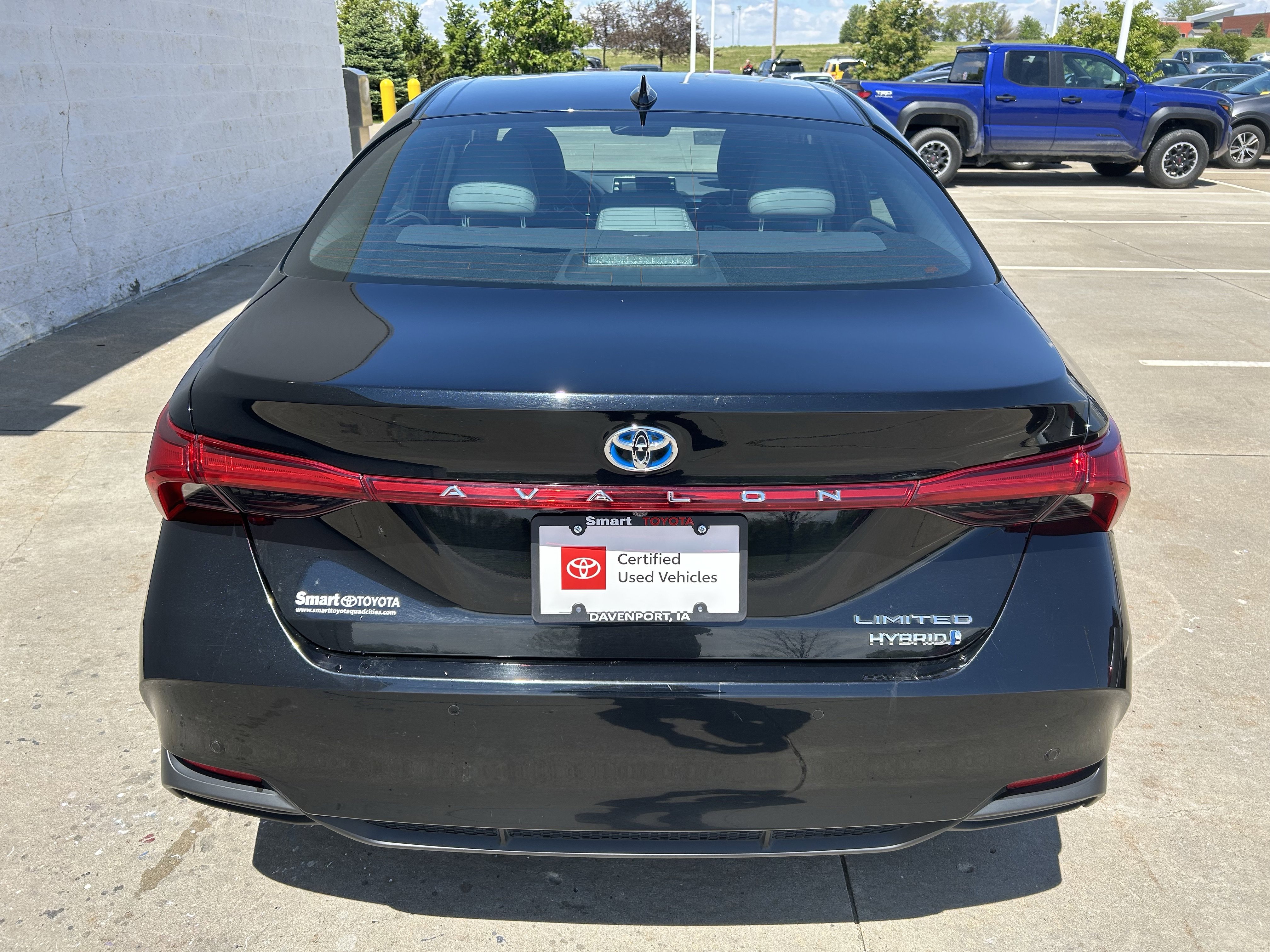 Certified 2022 Toyota Avalon Limited w/ Advanced Safety Package FWD image 5