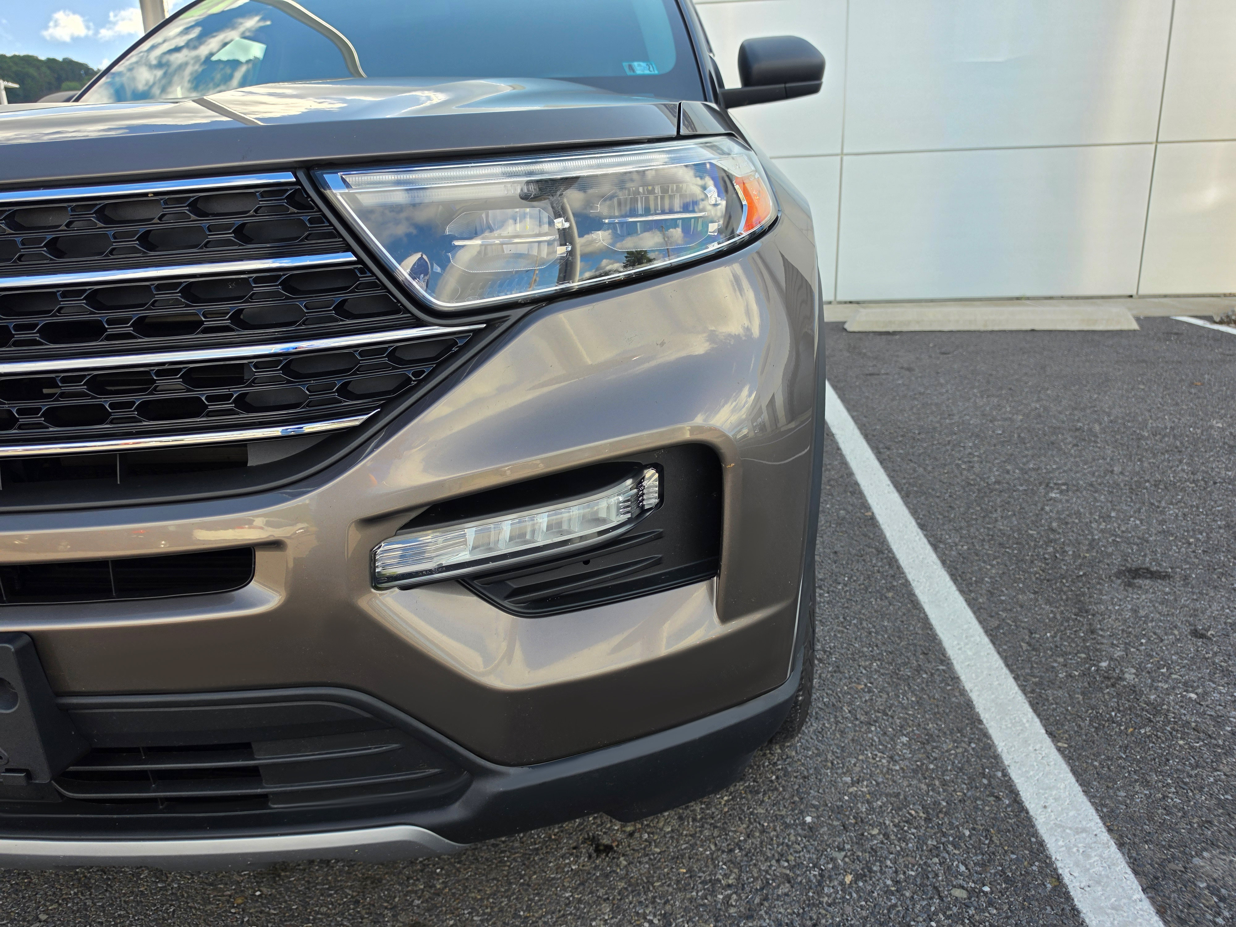 Used 2021 Ford Explorer XLT w/ Equipment Group 202A AWD/4WD image 10